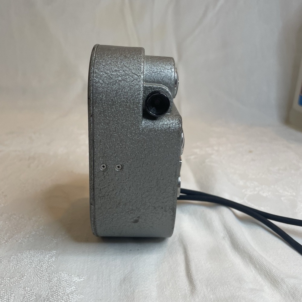 Vintage Revere Model 87 8mm Movie Camera UNTESTED - Picture 4 of 7